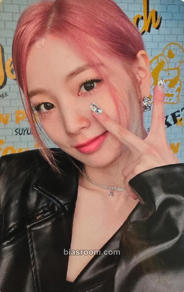 Rocket Punch - Yeonhee - Yellow punch Album everline video call/fancall round 2