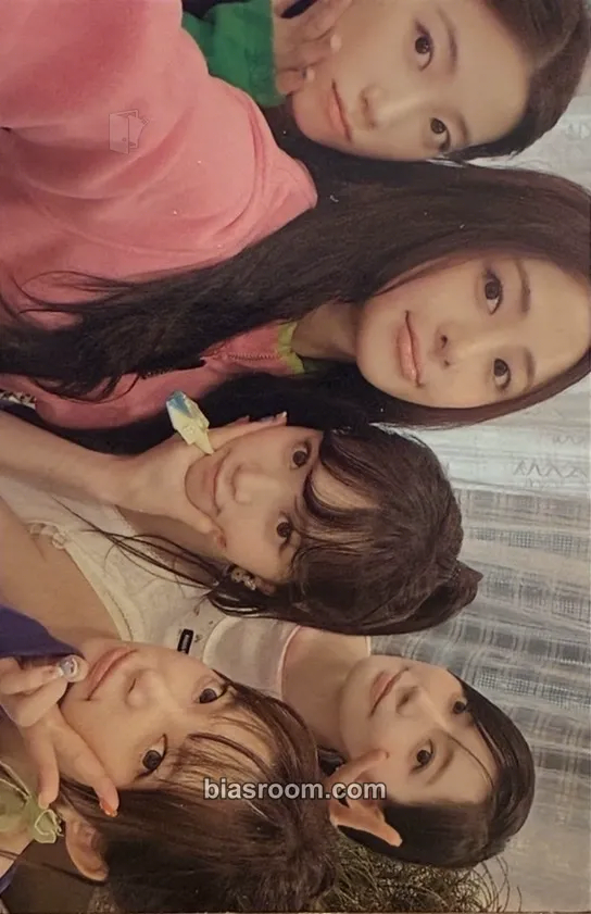 PUREFLOW pt.1 Photocard - LE SSERAFIM - LE SSERAFIM K-pop photocard