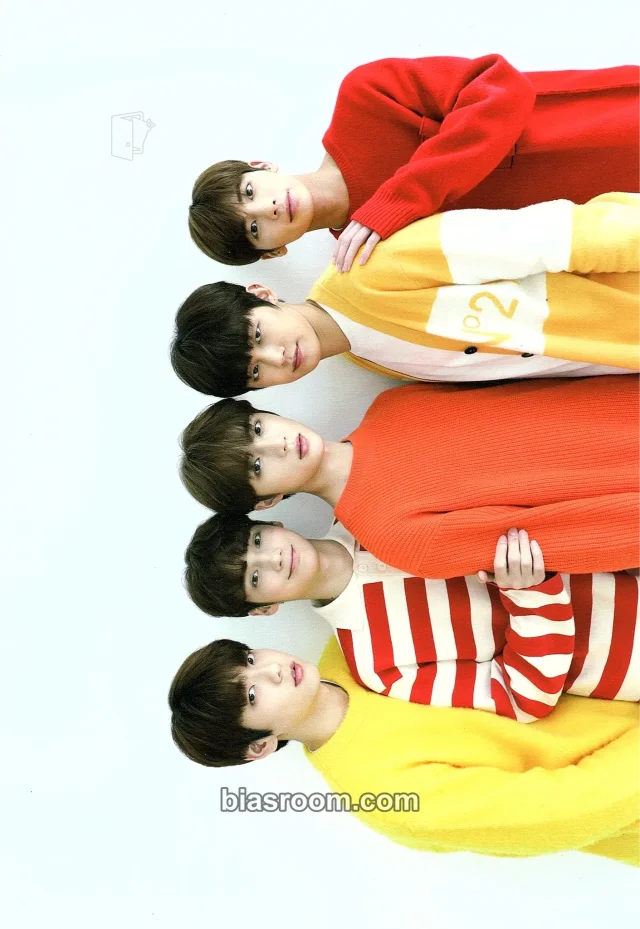 TOMORROW X TOGETHER - Other pob (pre-order benefit) weverse global shop (wvg) postcard