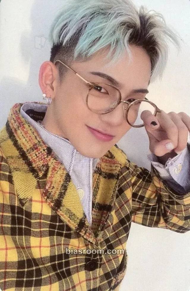 TREASURE - Choi Hyunsuk - 2023 Welcoming Collection Other welcome kit 2023 version kit photocard random photocard