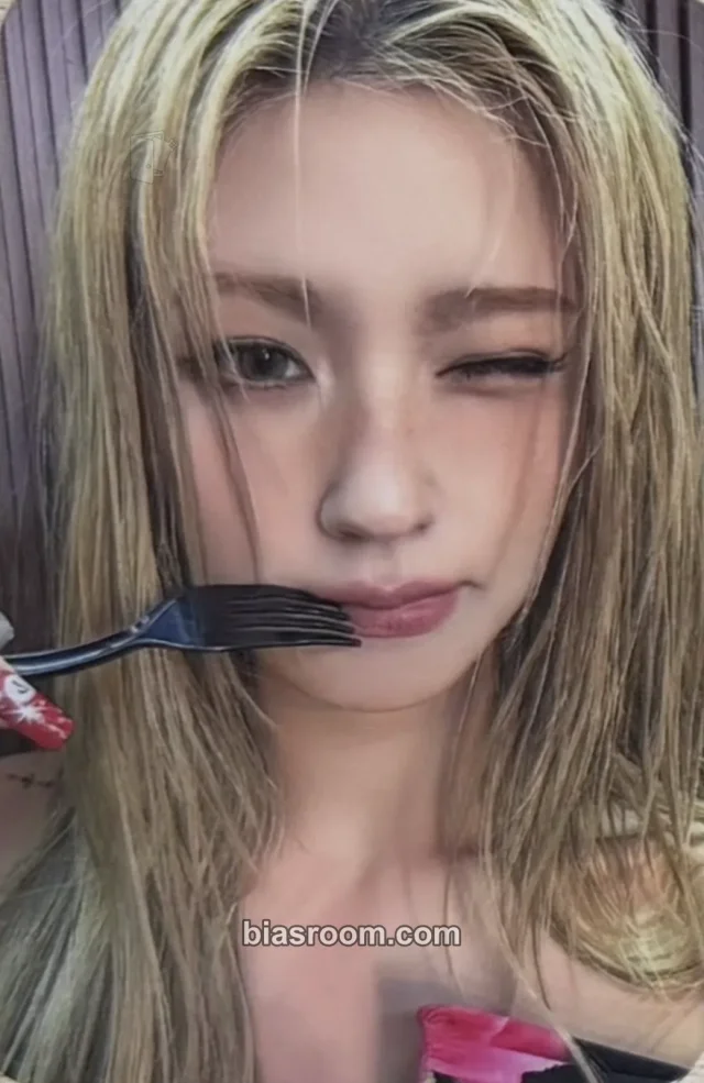 i-dle - Miyeon - We made Album kpop together lucky draw (LD) round 2 crow version pob (pre-order benefit)