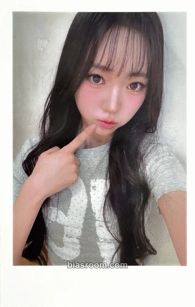 tripleS - Shion - Assemble25 Album jump up round 2 fansign polaroid