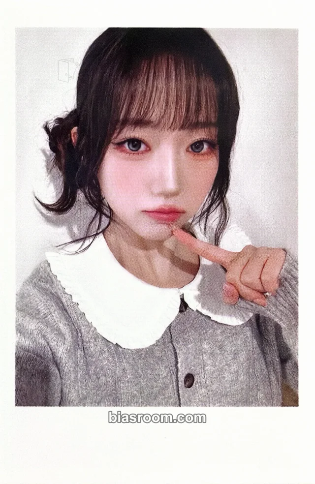 tripleS - Shion - Beyond Beauty Album jump up fansign polaroid