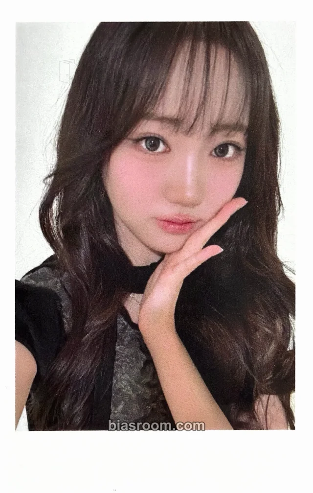 tripleS - Shion - Assemble25 Album jump up round 3 fansign polaroid