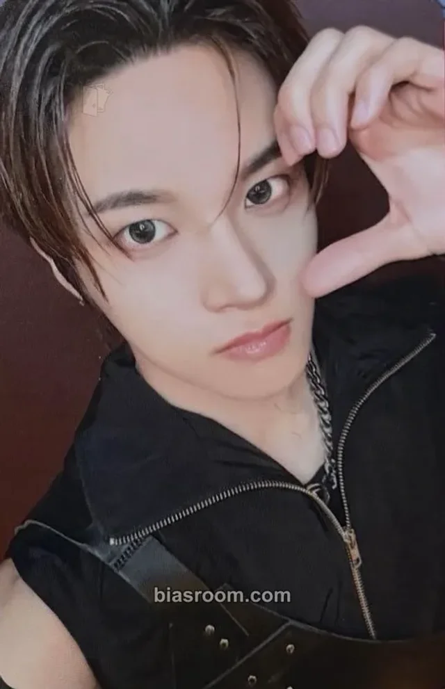 xikers - Junmin - ROUTE ZERO: The ORA Album tower records japan hi touch event