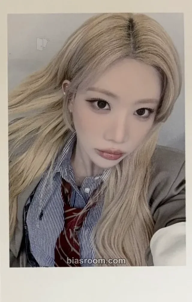 ARTMS - Kim Lip - Hyper-Ego Album fansign round 3 jump up polaroid