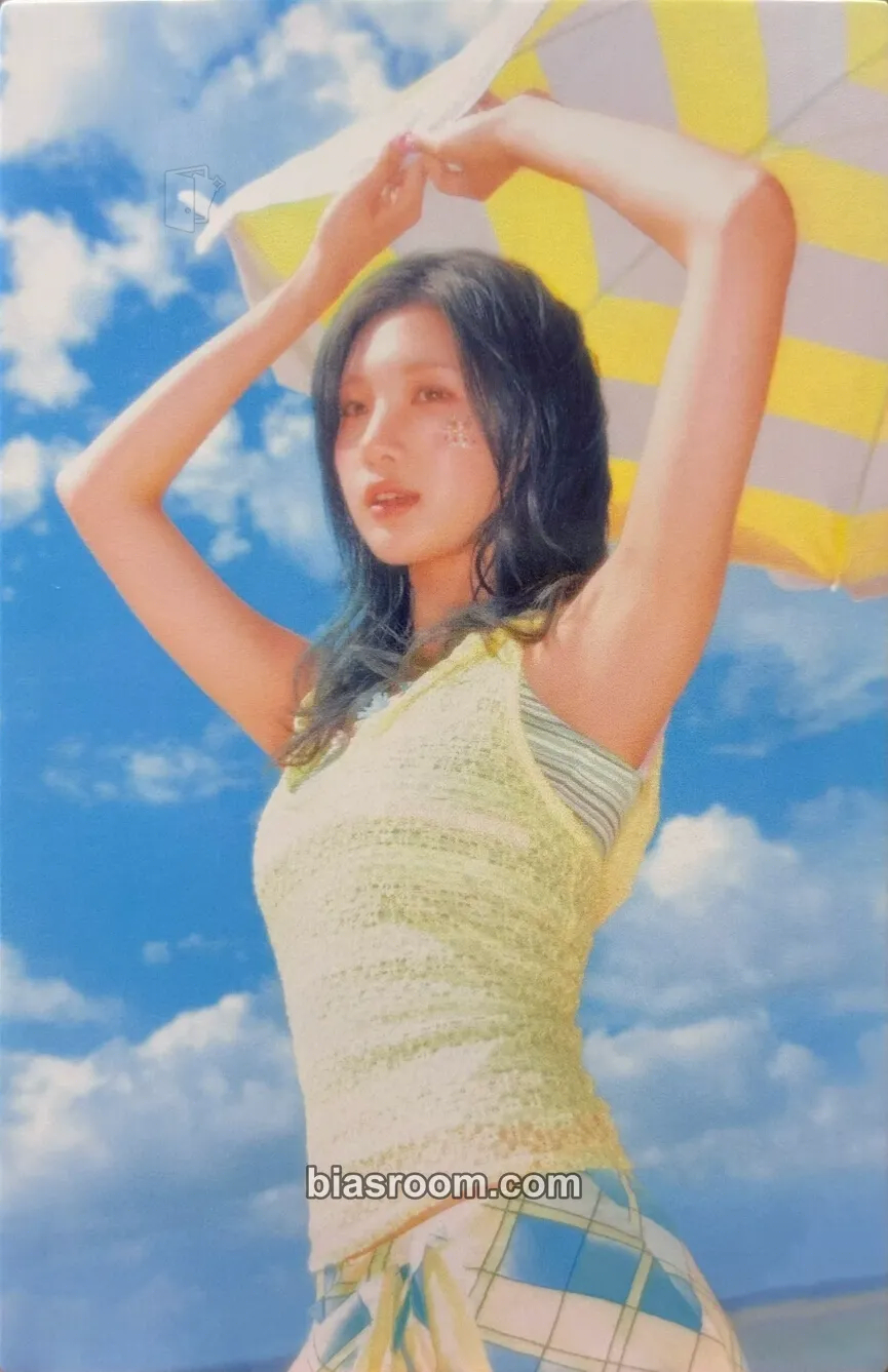 Juun Lemon Tang Photocard - Hearts2Hearts - Hearts2Hearts K-pop photocard