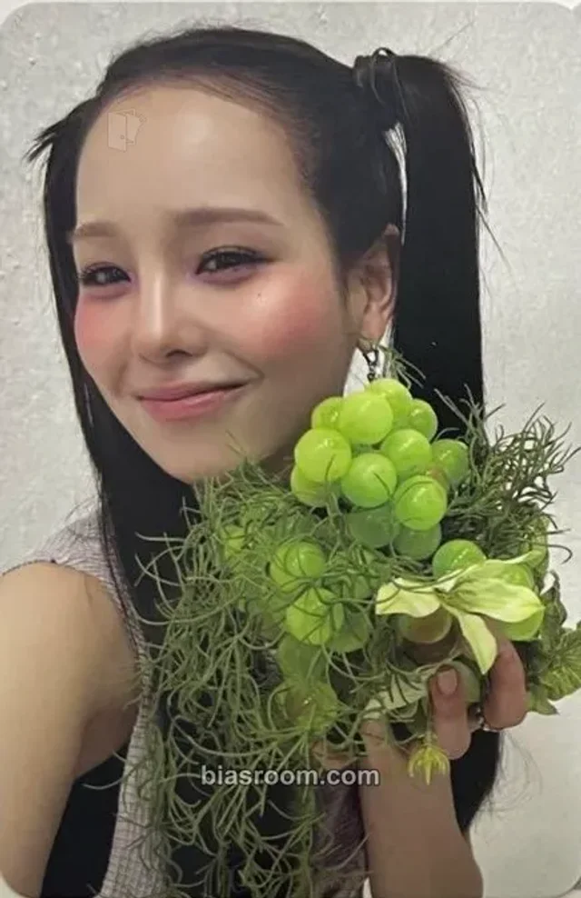 NiziU - Mako - Sour Grapes Album album photocard sour grapes version