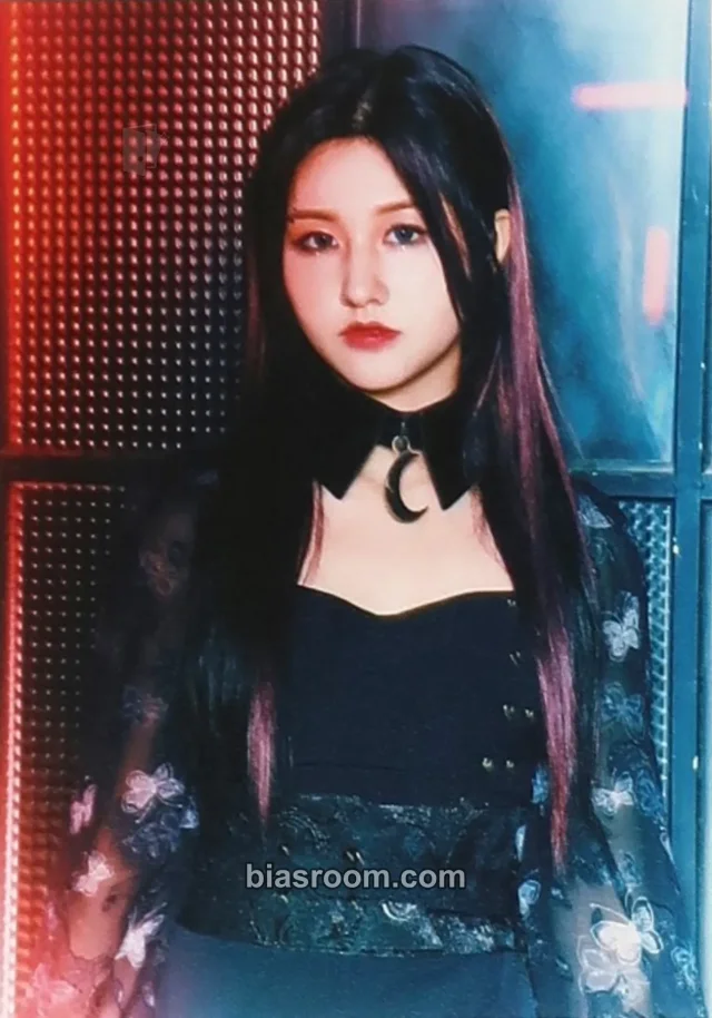 PRITTI-G - Jiyoung - LOVE TAKER Album album inclusion postcard