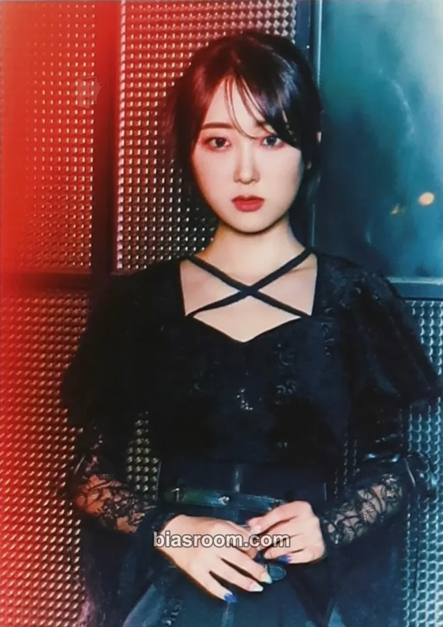 PRITTI-G - Sojeong - LOVE TAKER Album album inclusion postcard