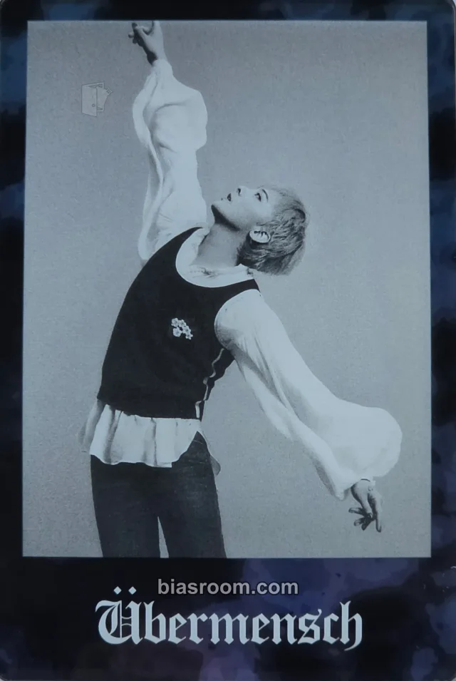 G-Dragon - G-Dragon - G-DRAGON MEDIA EXHIBITION : Übermensch Event merch inclusion holographic (hologram)