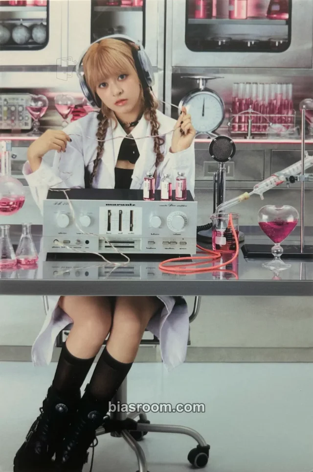 NMIXX - Lily - NMIXX CHANGE UP : MIXX LAB Event postcard book merch inclusion item set