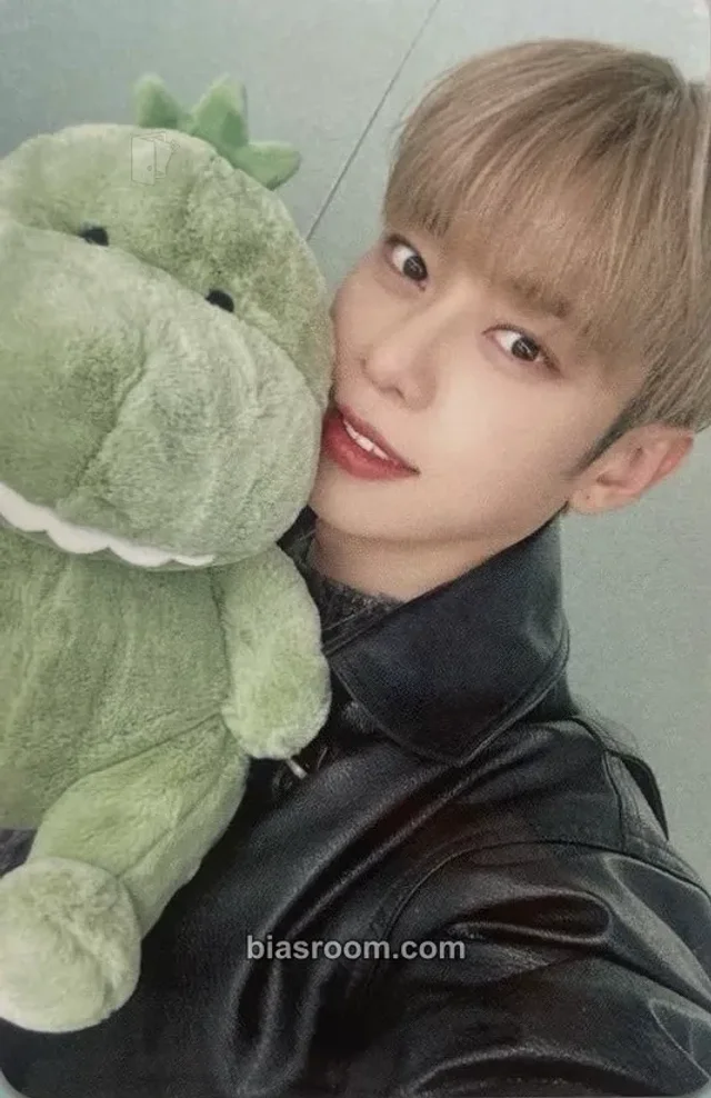 AB6IX - Donghyun - THE FUTURE IS OURS : FOUND Album fansign makestar round 1
