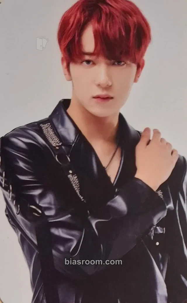 Omega X - Yechan - Love Me Like Album trading card
