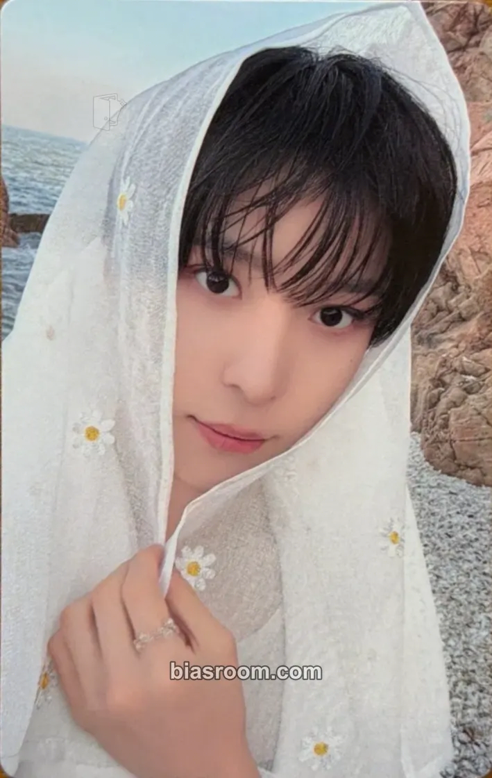 Yunho Blue Drift MD - 8th Anniversary Photocard - ATEEZ - ATEEZ K-pop photocard