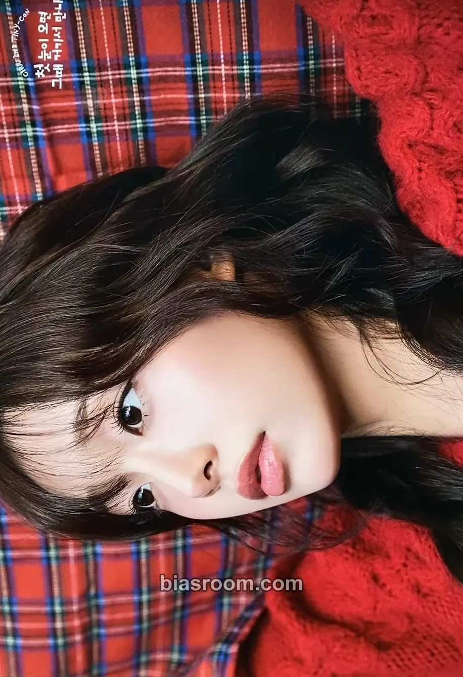 Chuu 2nd Tiny-Con: Let’s Meet There When the First Snow Falls Photocard - Chuu K-pop photocard