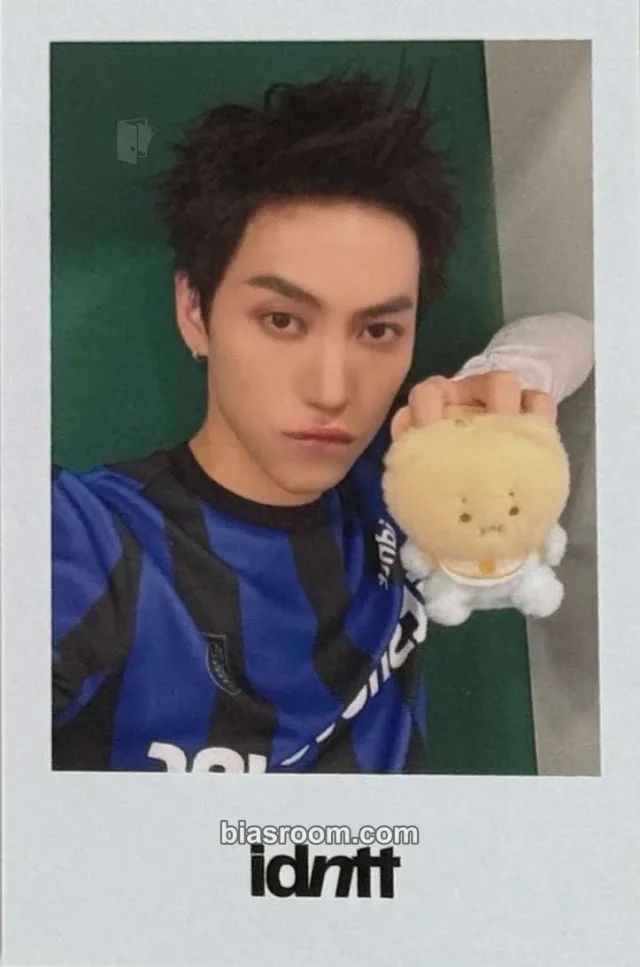 idntt - Kim JuHo - itsnotover Album fansign hellolive round 1 polaroid