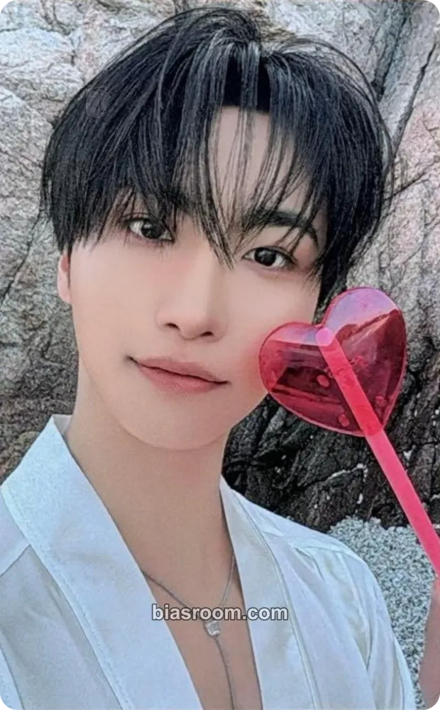 Seonghwa Blue Drift MD - 8th Anniversary Photocard - ATEEZ - ATEEZ K-pop photocard
