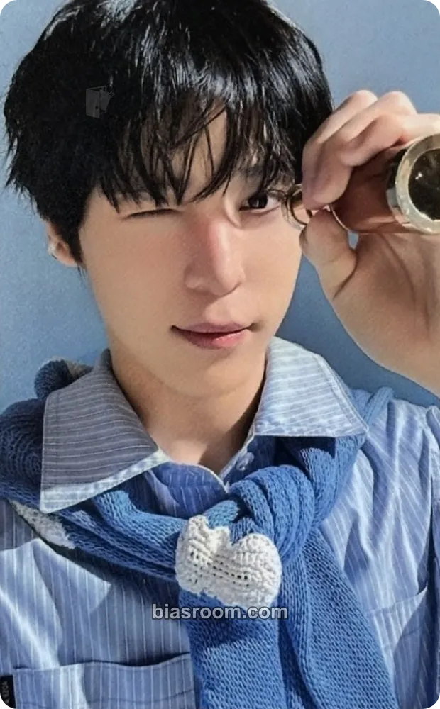 Yunho Blue Drift MD - 8th Anniversary Photocard - ATEEZ - ATEEZ K-pop photocard