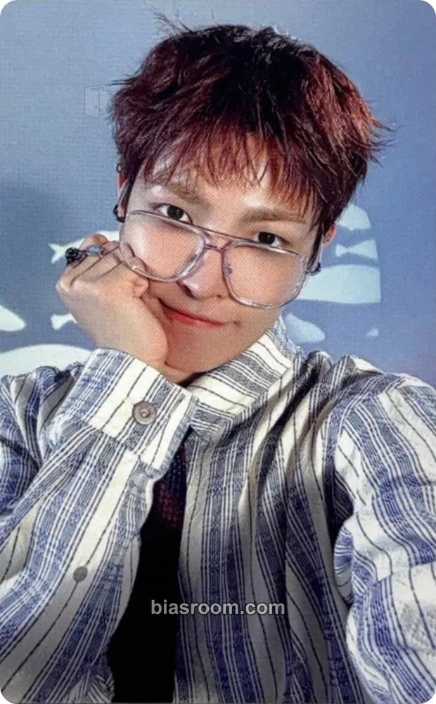 Hongjoong Blue Drift MD - 8th Anniversary Photocard - ATEEZ - ATEEZ K-pop photocard