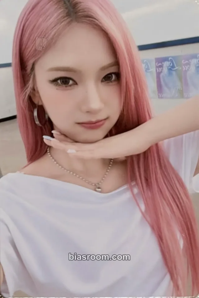 Isa STAYC 2:LOVE K-pop photocard