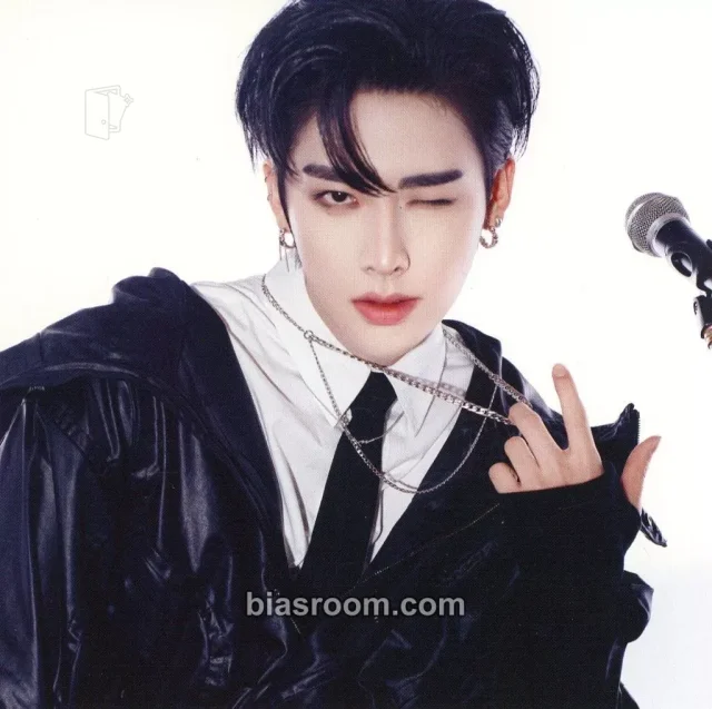 ZEROBASEONE - Ricky - Iconik Album square card album inclusion solo jacket version
