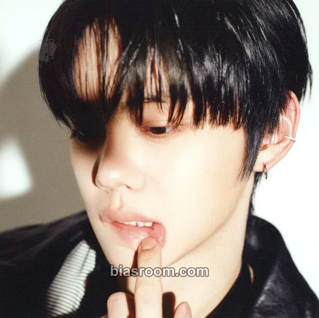 ZEROBASEONE - Gyuvin - Iconik Album square card album inclusion solo jacket version