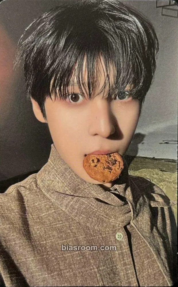 Yunho Blue Drift MD - 8th Anniversary Photocard - ATEEZ - ATEEZ K-pop photocard