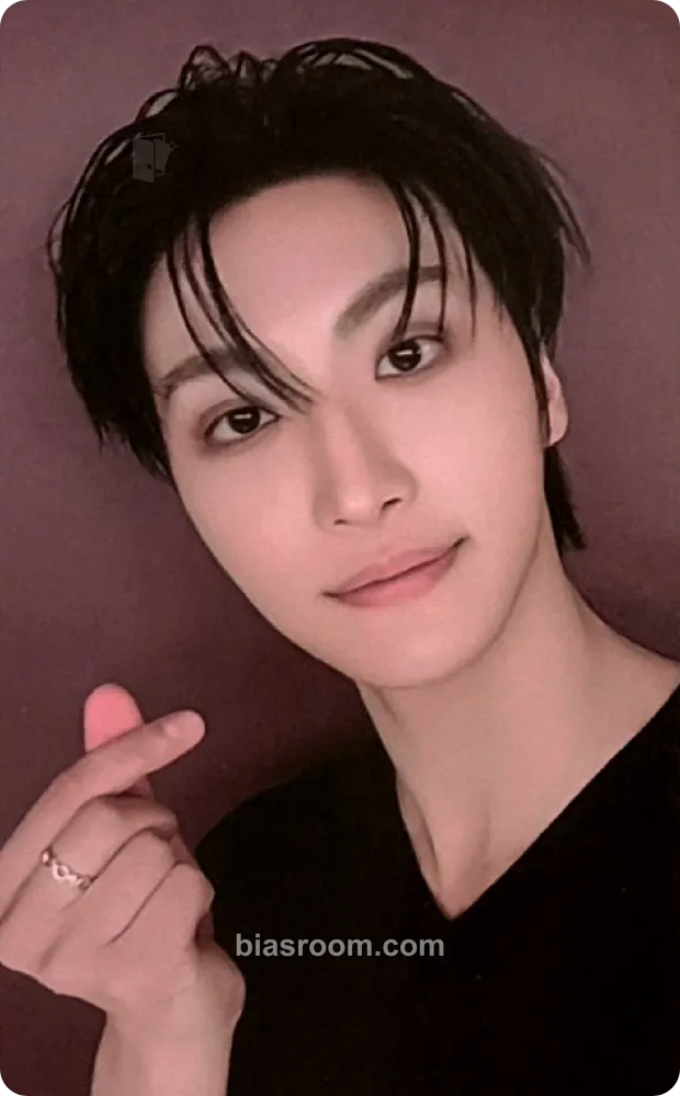 Seonghwa Blue Drift MD - 8th Anniversary Photocard - ATEEZ - ATEEZ K-pop photocard