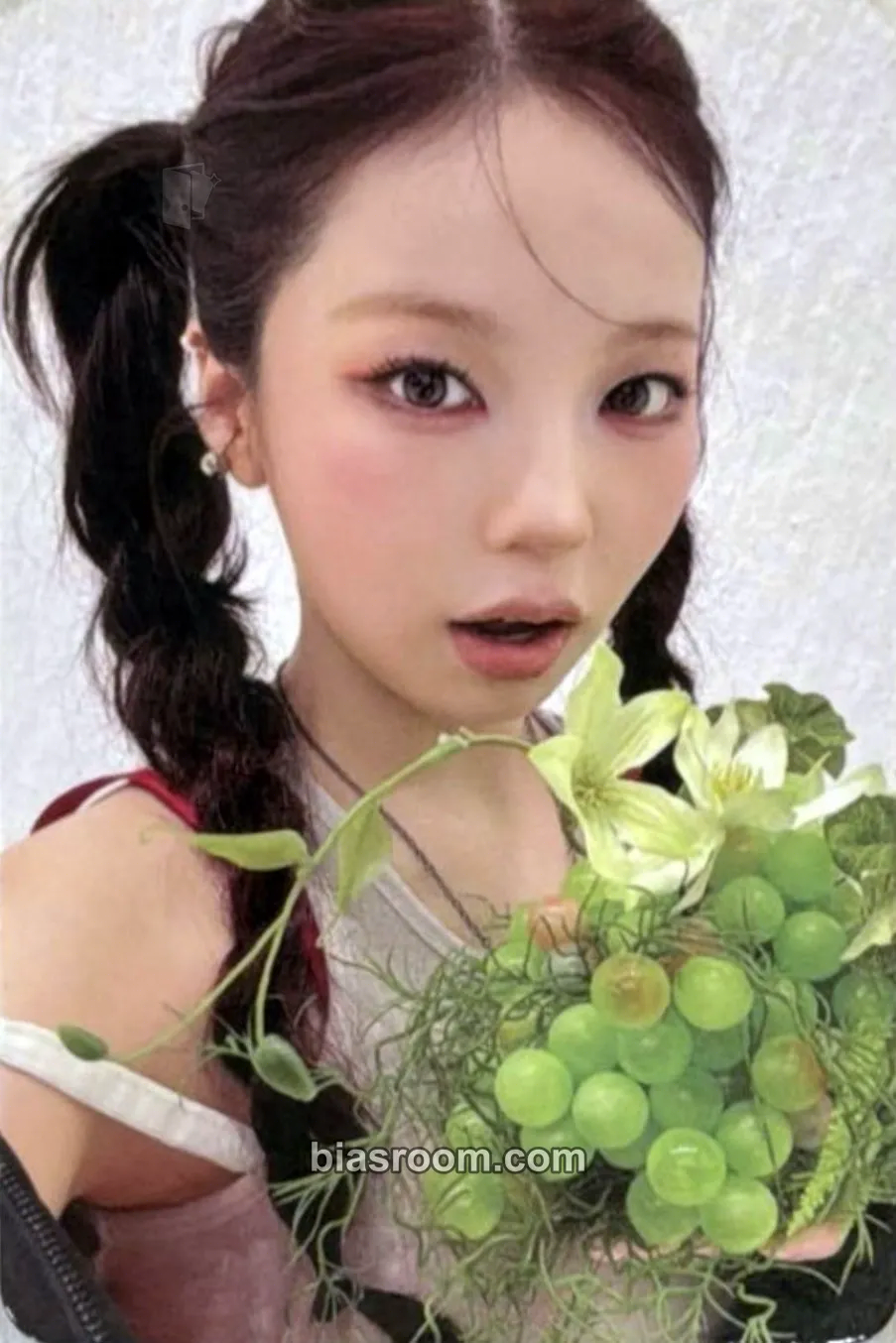 Ayaka Sour Grapes Photocard - NiziU - photocard K-pop di NiziU