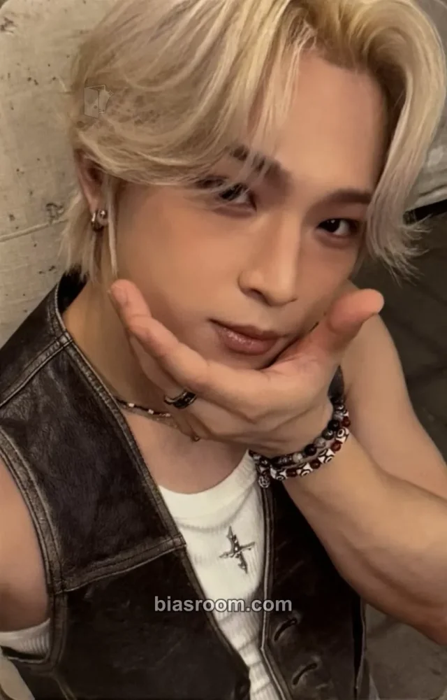 ONEUS - Leedo - First Light : 井 Album photocard set album photocard keyring version