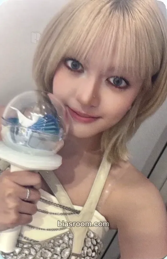 Lily NMIXX 2nd Official Lightstick K-pop photocard