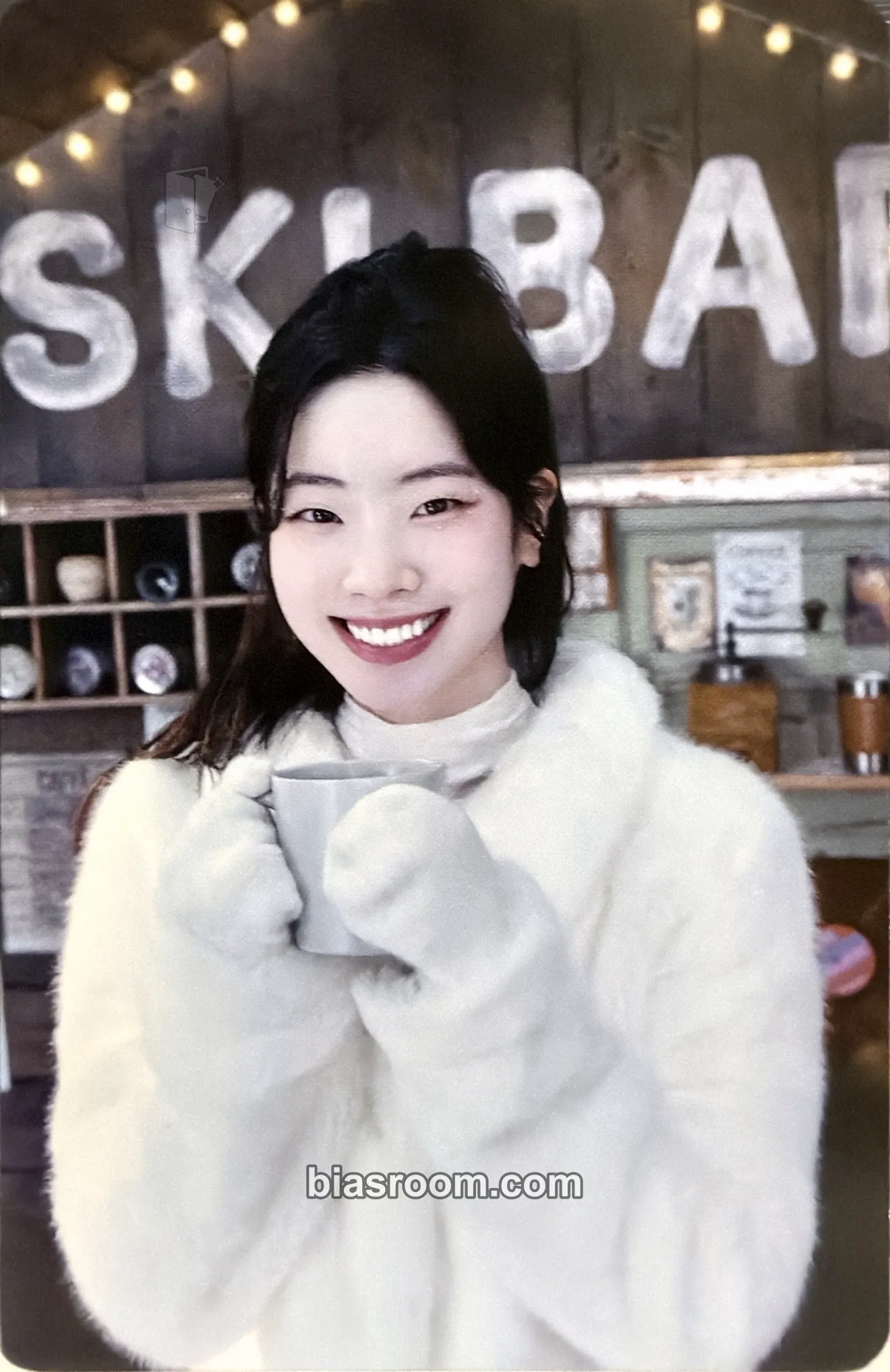 Dahyun 2024 JYP Japan Pop-up Store ‘SKI BAR’ Photocard - TWICE - TWICE K-pop photocard