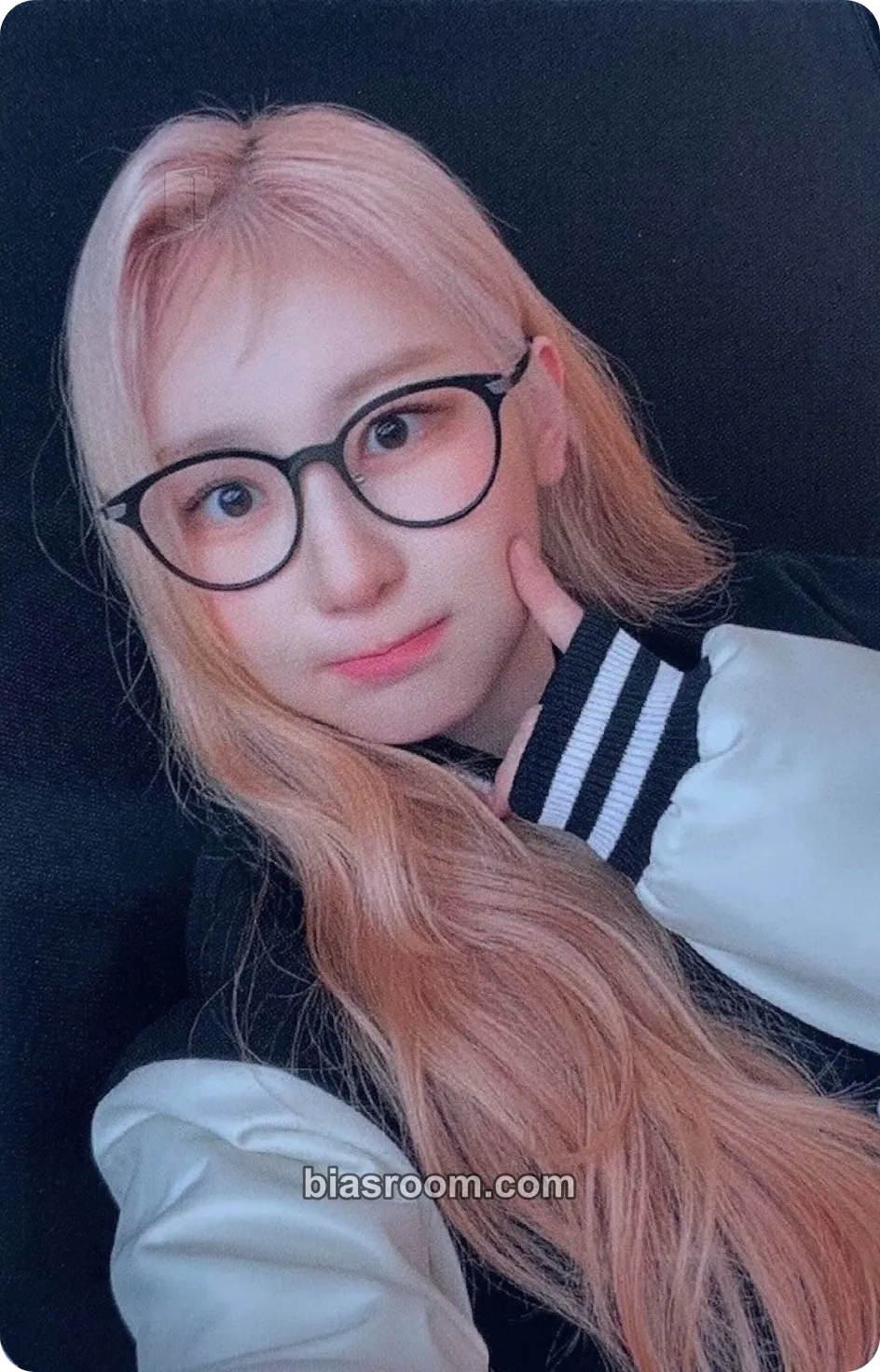 Lee Chaeyeon Over The Moon Photocard - photocard K-pop Lee Chaeyeon