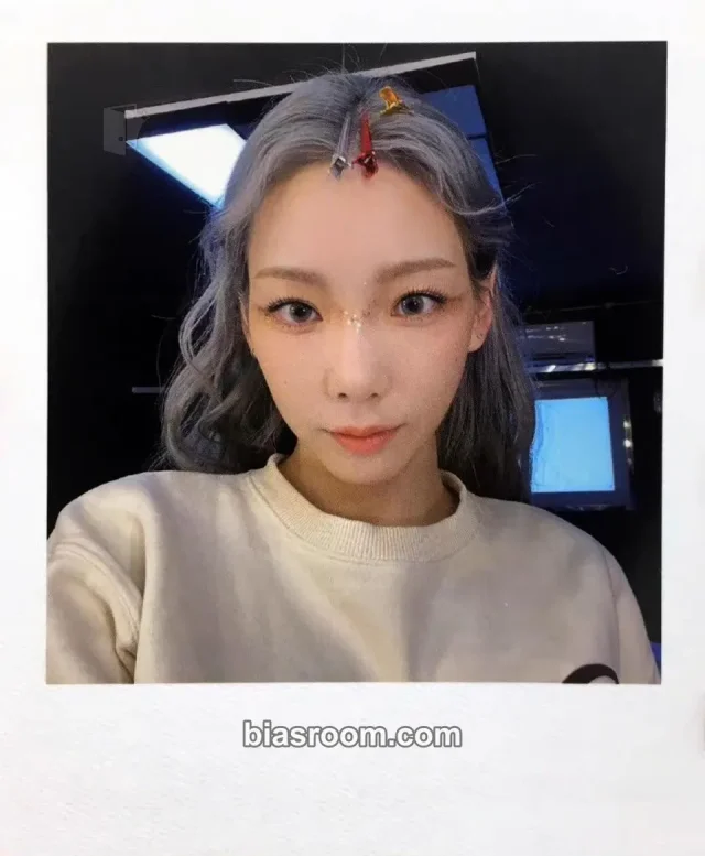 Taeyeon - Taeyeon - INVU Album polaroid event non-standard size