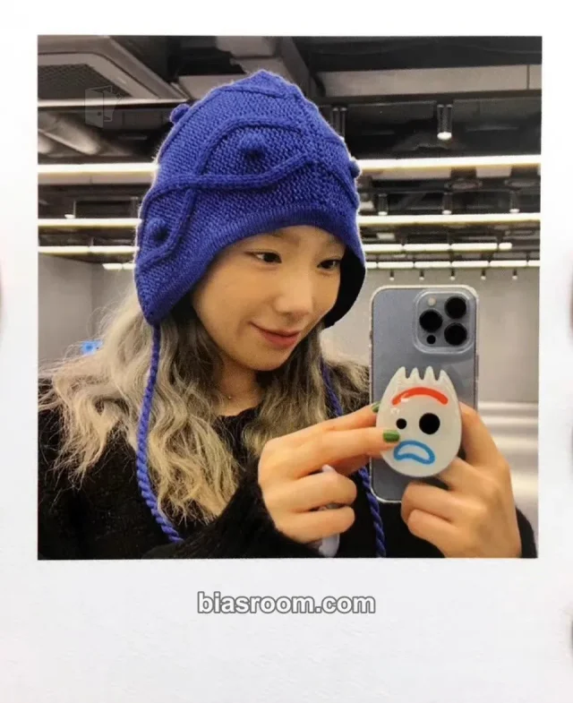 Taeyeon - Taeyeon - INVU Album polaroid event non-standard size