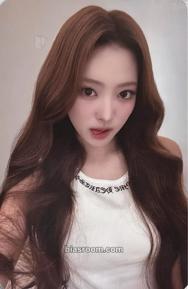MEOVV - Anna - MY EYES OPEN VVIDE Album taipei MD event pob (pre-order benefit) photobook version