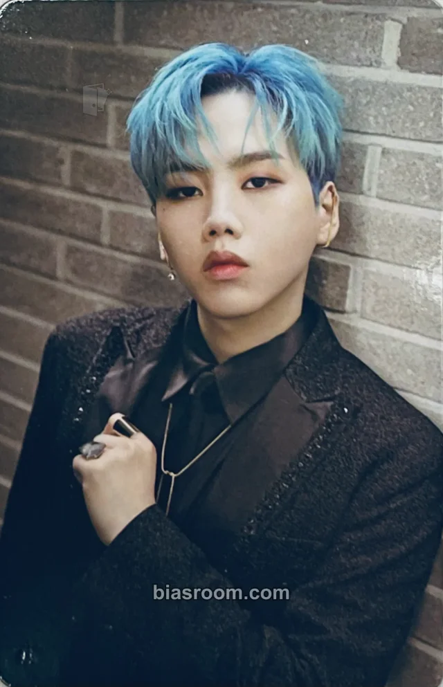D1CE - Hyunsoo - Wake Up: Roll The World Album album photocard black version