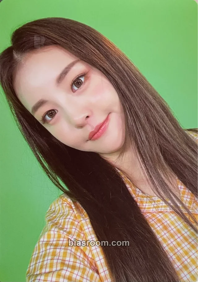 BBGIRLS - Yujeong - Brave Girls Official Lightstick Other lightstick merch photocard pink version