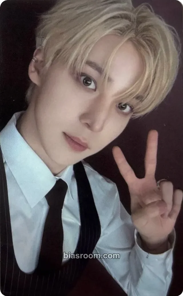 ATEEZ - Yunho - Blue Drift MD - 8th Anniversary Other purchase benefit exhibition offline