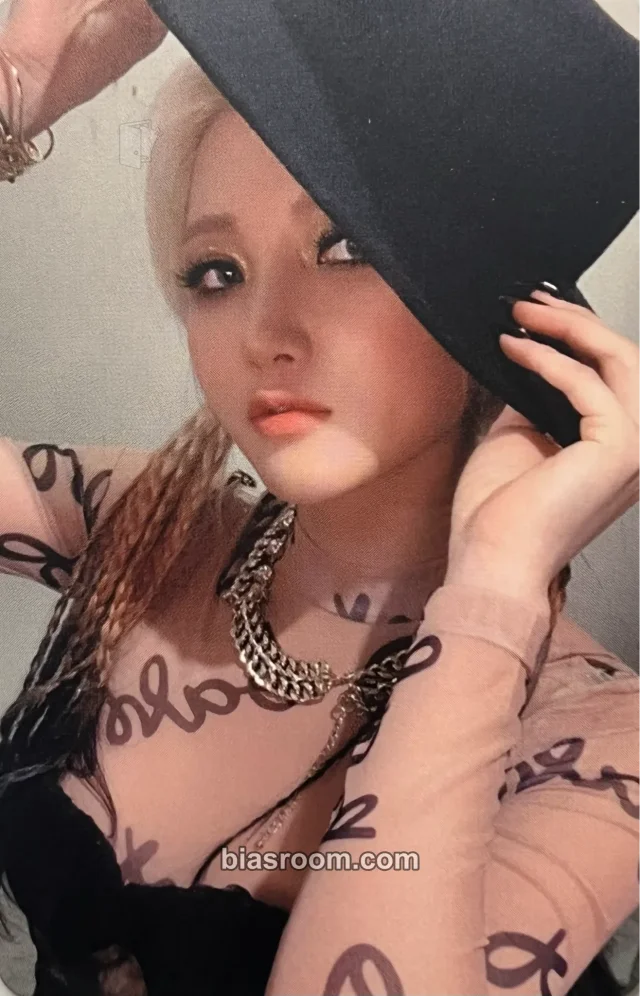 Checkmate - Suri - You Album album photocard