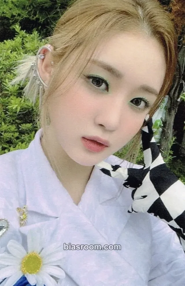 Mire TRI.BE Leviosa K-pop photocard