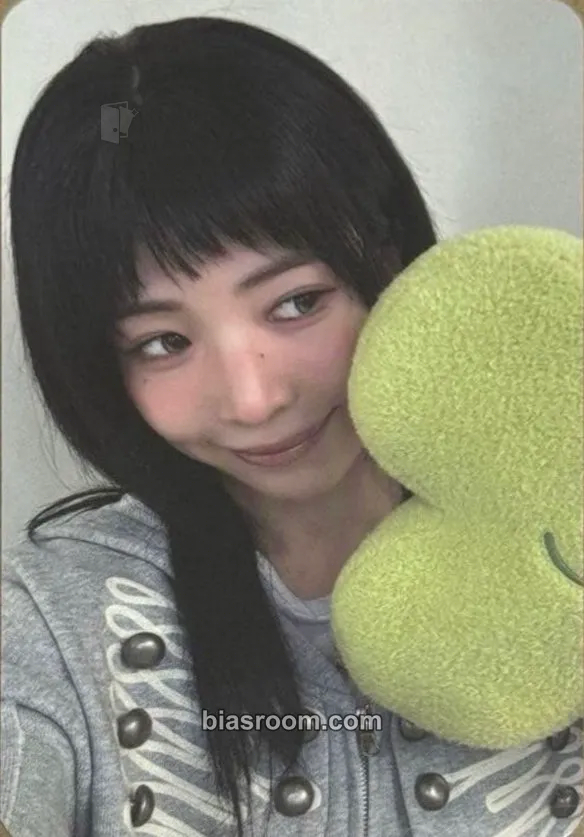 Maya Sour Grapes Photocard - NiziU - NiziU K-pop photocard