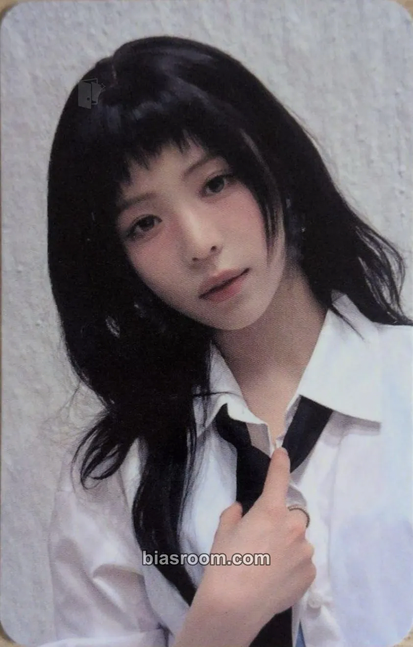 Maya Sour Grapes Photocard - NiziU - photocard K-pop NiziU