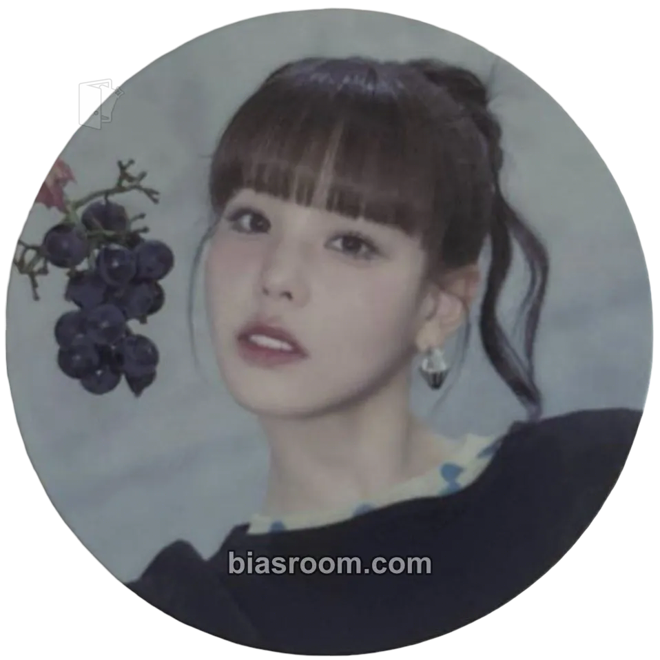 Mako Sour Grapes Photocard - NiziU - photocard K-pop di NiziU