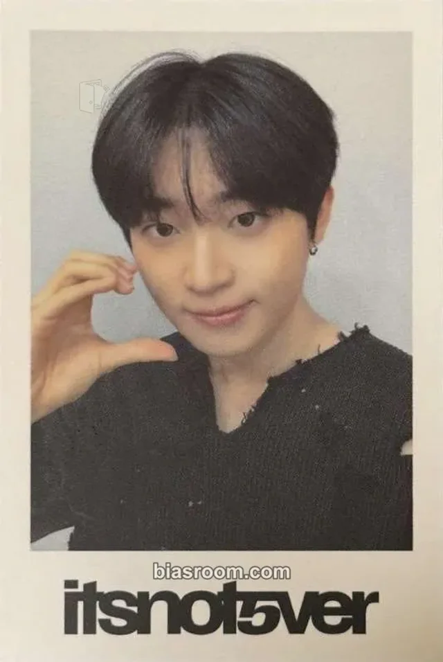 idntt - Han YeJoon - itsnotover Album everline round 3 video call/fancall polaroid