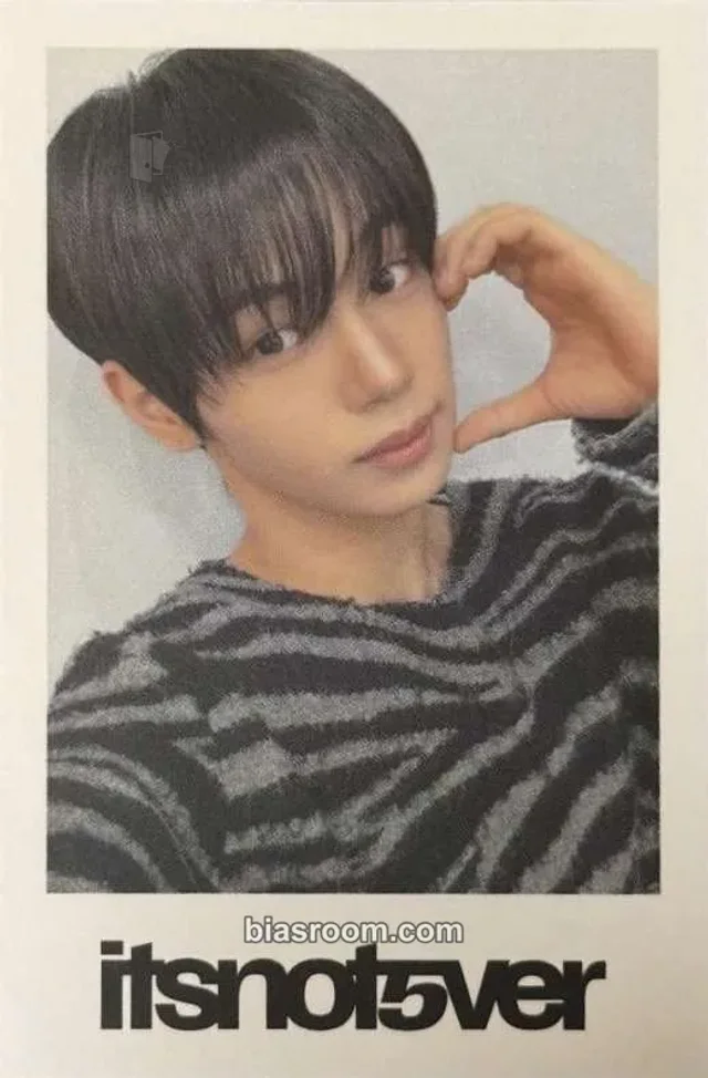 idntt - Hwang EunSoo - itsnotover Album everline round 3 video call/fancall polaroid