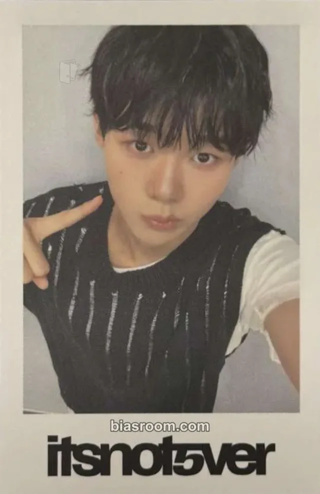 idntt - Kim EunSung - itsnotover Album everline round 3 video call/fancall polaroid