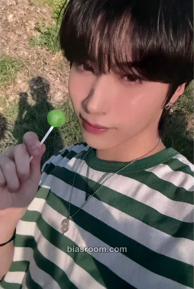 Xion ONEUS Under K-pop photocard