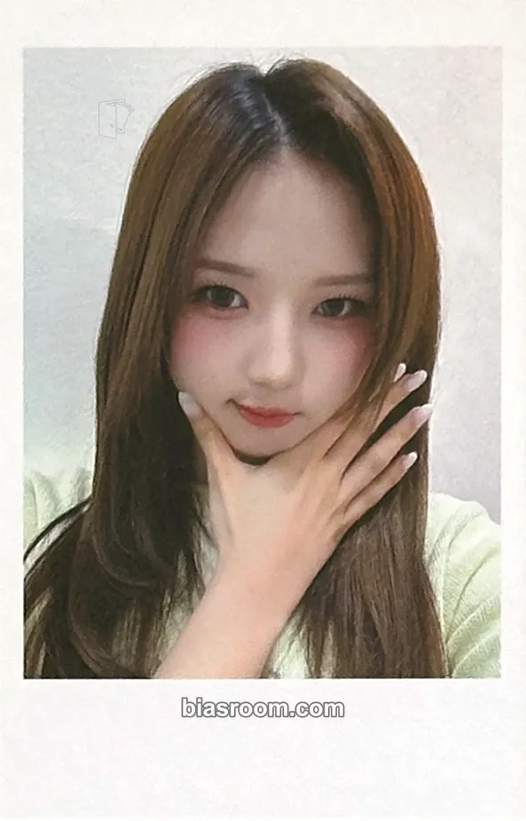 Jiwoo Beyond Beauty Photocard - tripleS - tripleS K-pop photocard
